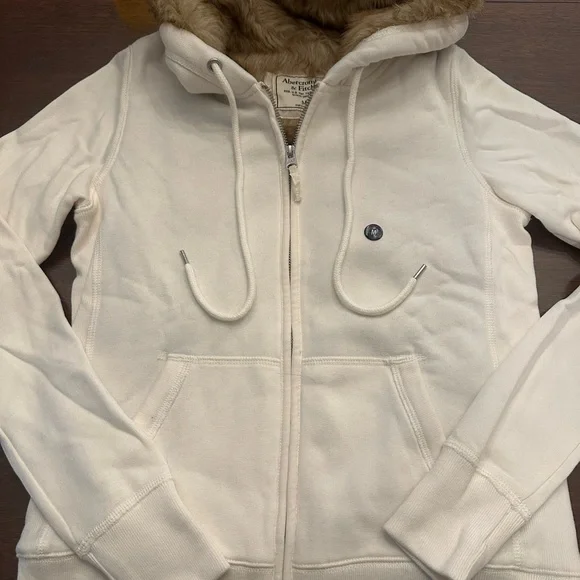 Abercrombie and Fitch faux fur hoodie/jacket - Picture 3 of 11